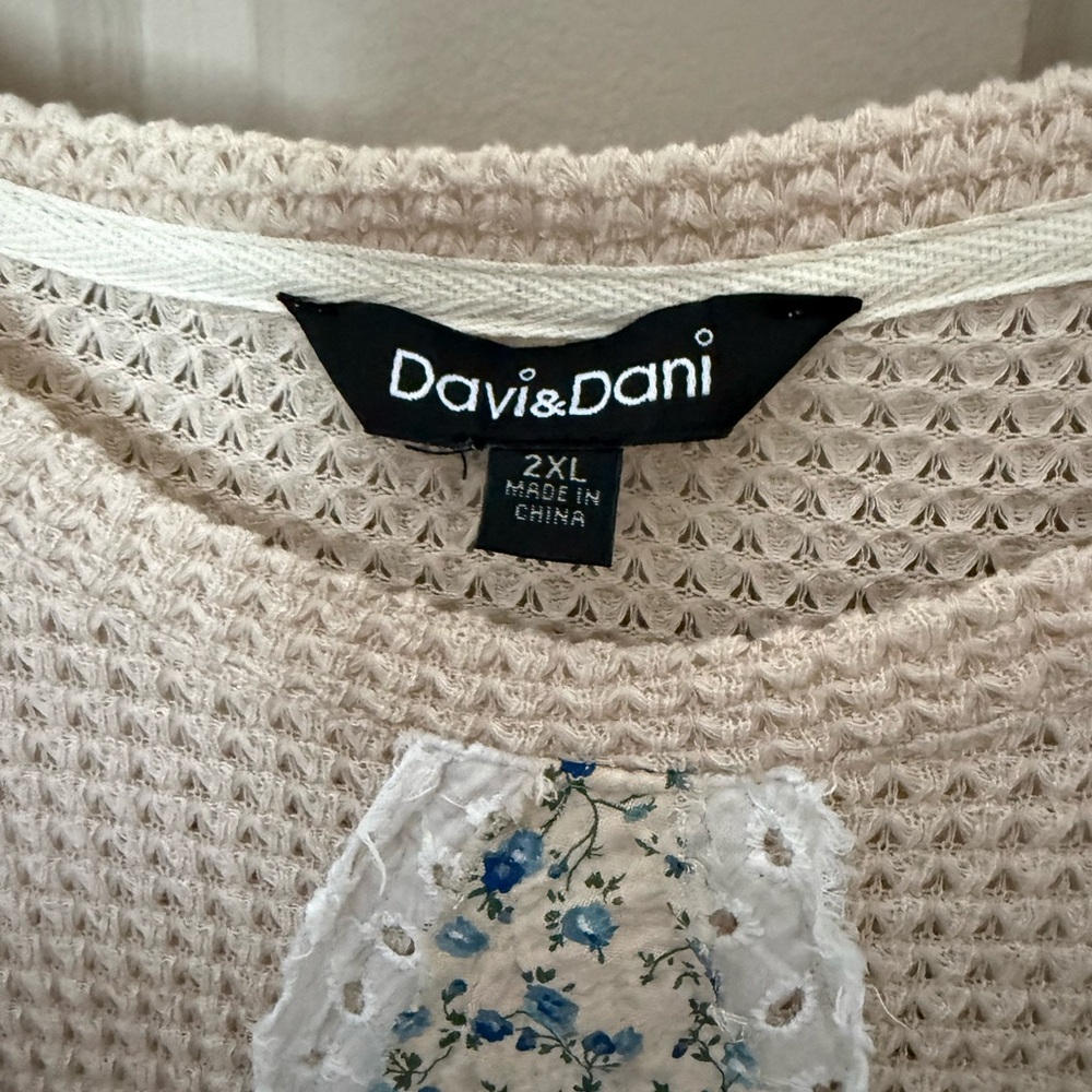 DAVI & DANI Cream Waffle Knit Pullover with Blue Floral Star - Picture 3 of 4